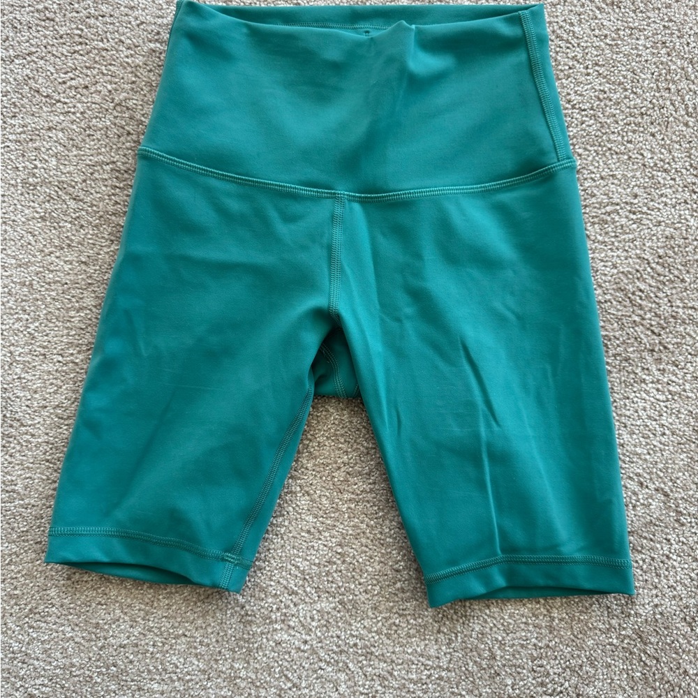 Lululemon size 4 6” biker shorts.